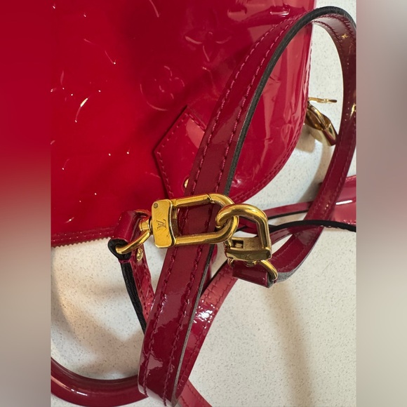 Louis Vuitton "Alma" Monogram pat-tent Leather Medium Size Bag in Red. Looks new - Picture 7 of 16